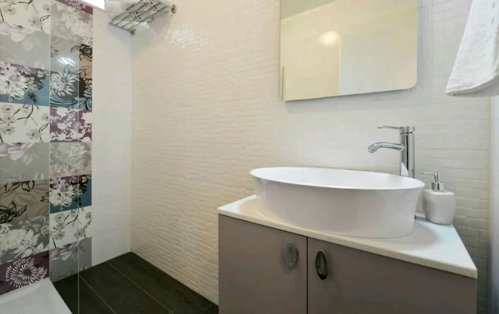 Lavender Apt. W. Balcony In Old Town 0*, Zadar
