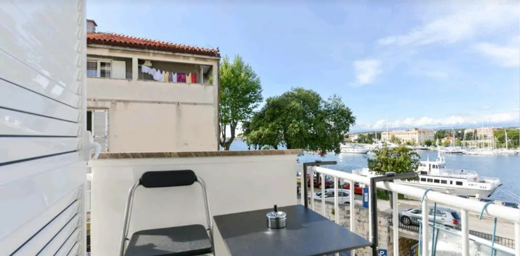 Lavender Apt. W. Balcony In Old Town 0*, Zadar