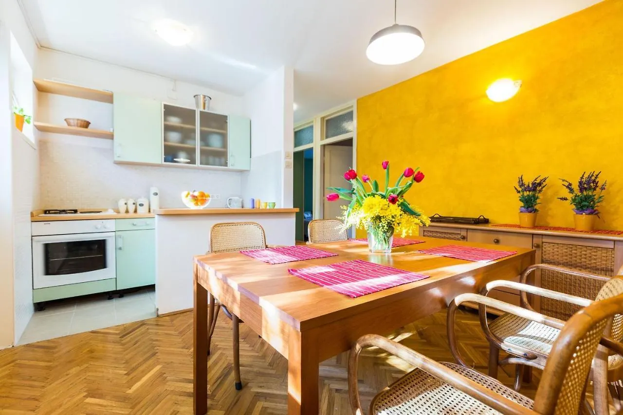 Lavender Apt. W. Balcony In Old Town Apartment Zadar