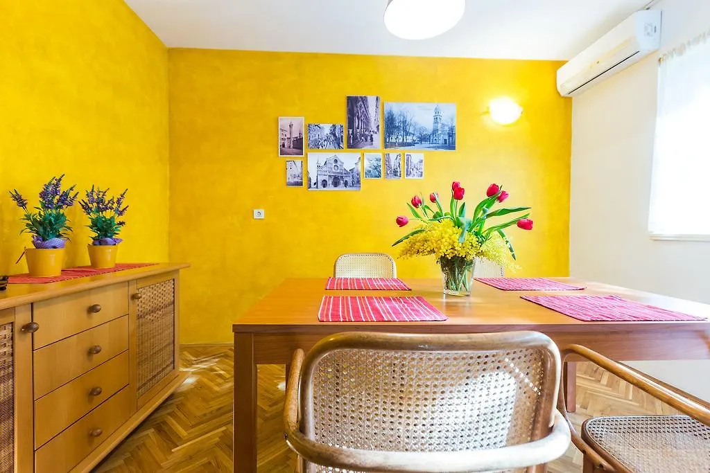 Apartment Lavender Apt. W. Balcony In Old Town Croatia
