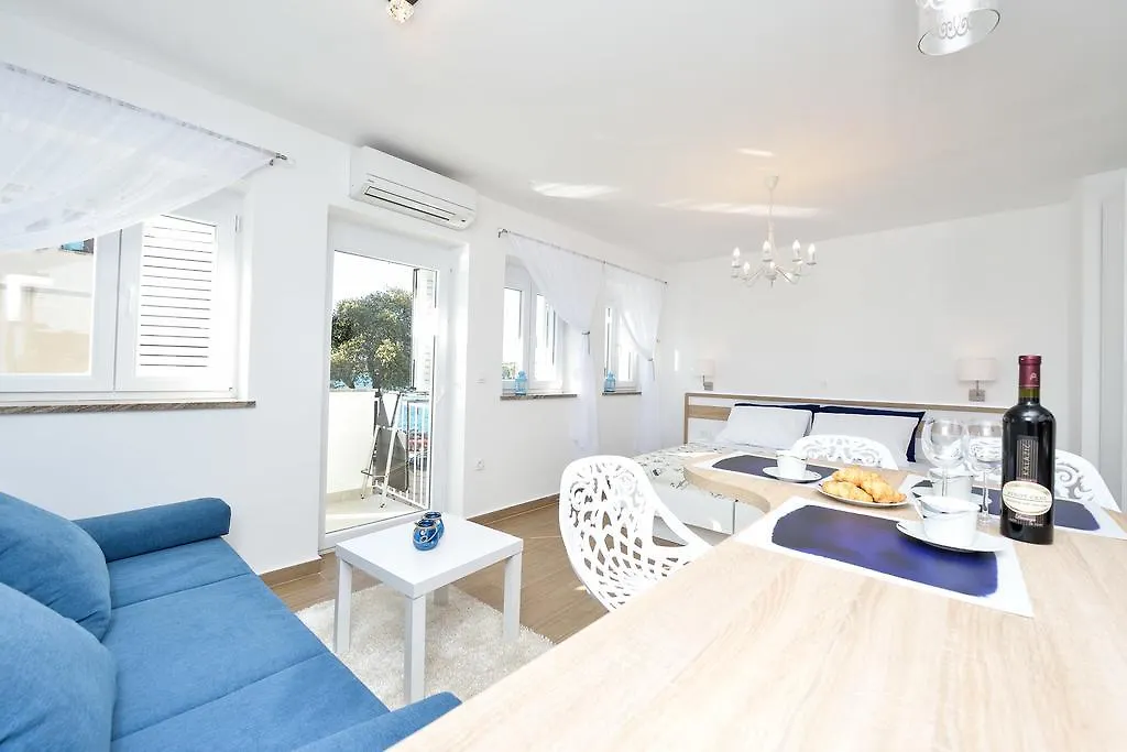 Lavender Apt. W. Balcony In Old Town Zadar