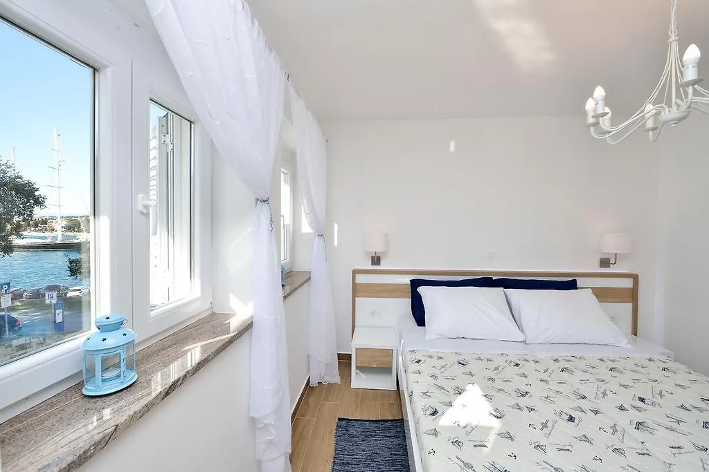 Apartment Lavender Apt. W. Balcony In Old Town